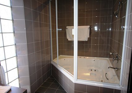 Highlander Hotel Bar Kitchen Rooftop - Tourism Caloundra 5