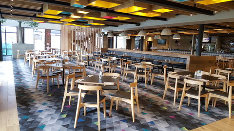 Highlander Hotel Bar Kitchen Rooftop - Tourism Caloundra 6