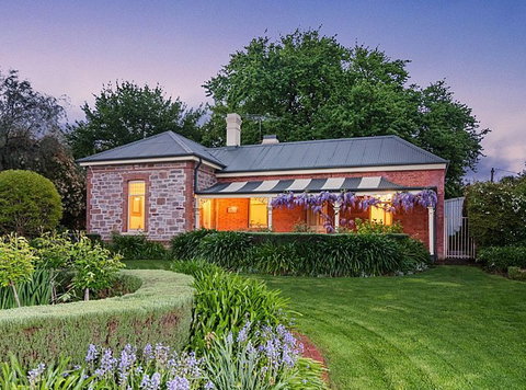 Dumas House - Tourism Caloundra 1
