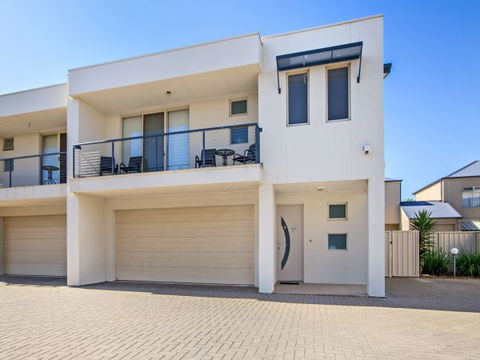 Century 21 SouthCoast: The Residence - Tourism Caloundra 0