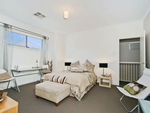 Century 21 SouthCoast: The Residence - Tourism Caloundra 3