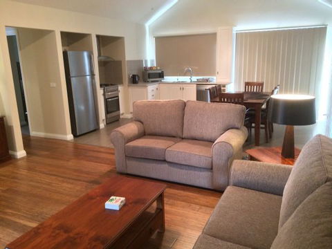 High Peaks Cottages - Tourism Caloundra 4