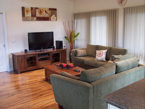 High Peaks Cottages - Tourism Caloundra 5