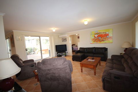 LJ Hooker Goolwa Holiday Rentals - 12 Willmett Road, Goolwa Beach - Tourism Caloundra 0