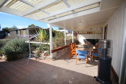LJ Hooker Goolwa Holiday Rentals - 12 Willmett Road, Goolwa Beach - Tourism Caloundra 3