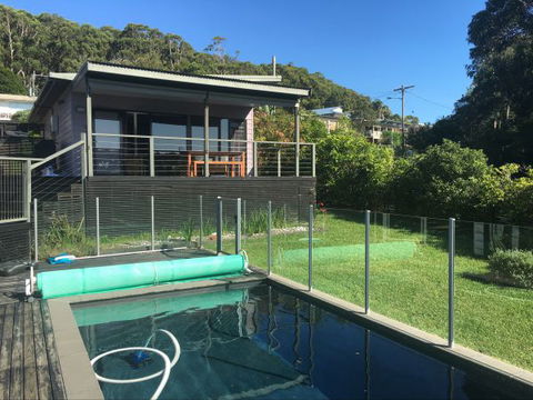 Poolside At Hyams - Tourism Caloundra 1