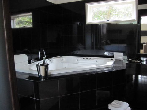 Arusha B&B Retreat - Tourism Caloundra 0