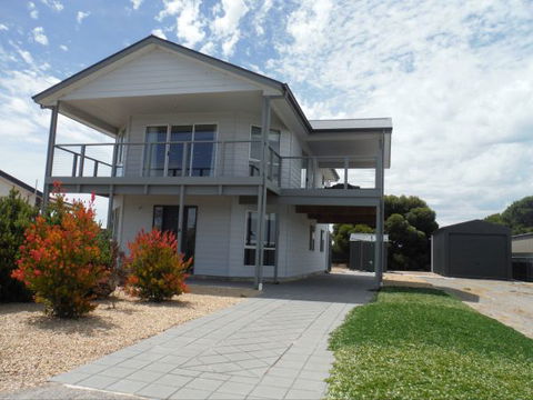 Wellington - Tourism Caloundra 0