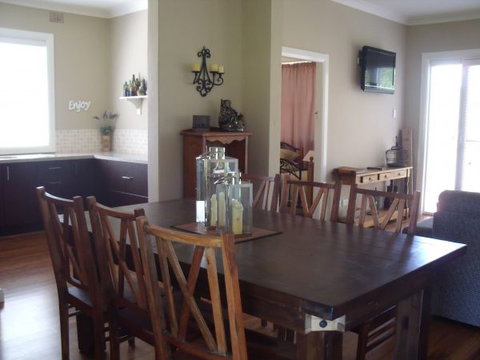 White Cedars Cottage - Tourism Caloundra 1