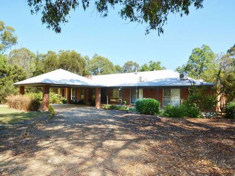 Abelia House - Tourism Caloundra 0