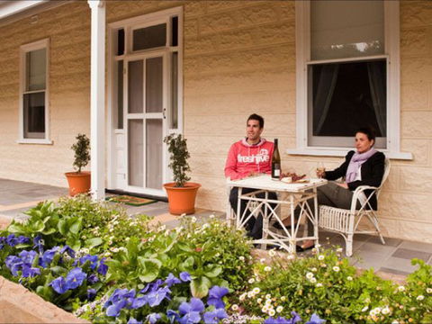 Brown's House Bed & Breakfast - Tourism Caloundra 2