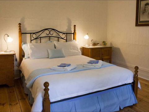Brown's House Bed & Breakfast - Tourism Caloundra 4