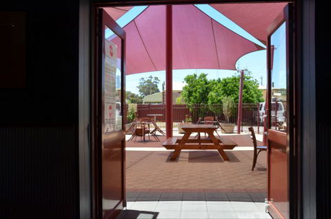 Copper Coast Hotel - Tourism Caloundra 6