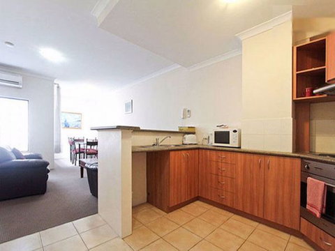 Duke's Apartments - Tourism Caloundra 1