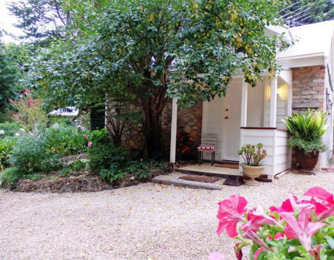 Harcourt Elms Bed And Breakfast - Tourism Caloundra 1