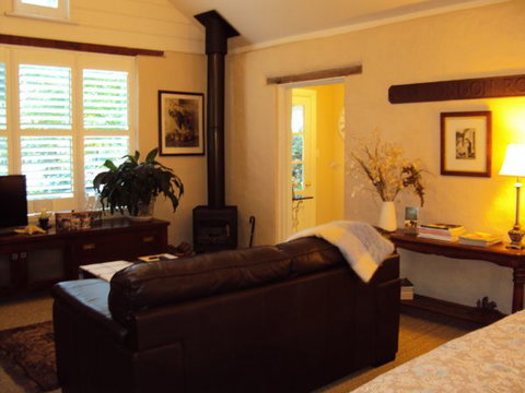 Harcourt Elms Bed And Breakfast - Tourism Caloundra 2
