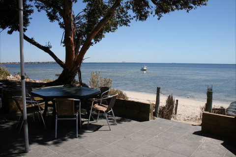 Undercurrent - Tourism Caloundra 0