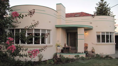 B&B Wodonga - Art Deco Accommodation - Tourism Caloundra 0