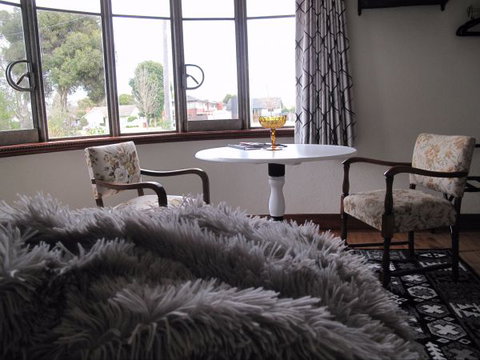B&B Wodonga - Art Deco Accommodation - Tourism Caloundra 1