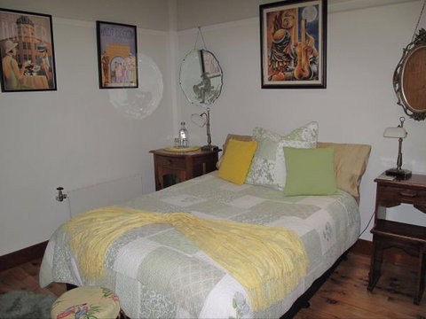 B&B Wodonga - Art Deco Accommodation - Tourism Caloundra 3