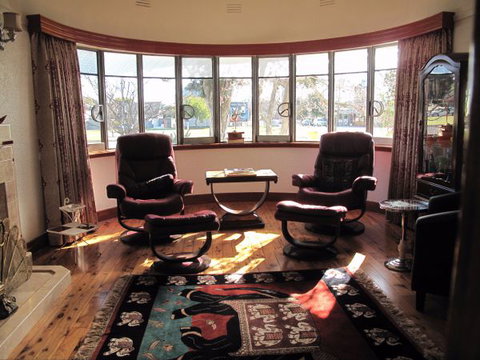 B&B Wodonga - Art Deco Accommodation - Tourism Caloundra 5