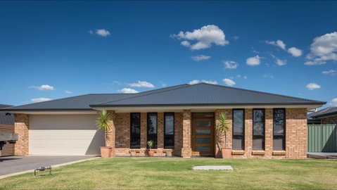Barossa Family Holiday Home - Tourism Caloundra 3