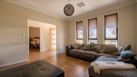 Barossa Family Holiday Home - Tourism Caloundra 4