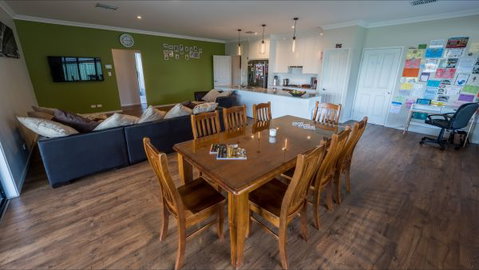 Barossa Family Holiday Home - Tourism Caloundra 5