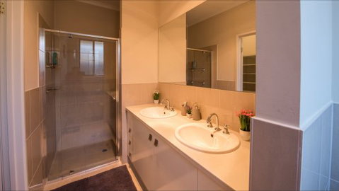 Barossa Family Holiday Home - Tourism Caloundra 9