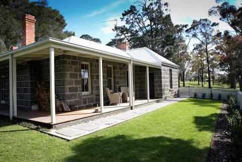 Barunah Plains Station - Cool Cottage - Tourism Caloundra 0