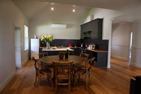 Barunah Plains Station - Cool Cottage - Tourism Caloundra 1