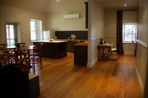 Barunah Plains Station - Cool Cottage - Tourism Caloundra 5