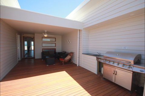 Beach Bliss Wallaroo - Tourism Caloundra 5