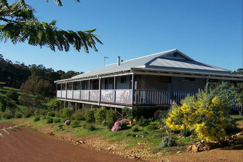 Blue House Bed And Breakfast - Tourism Caloundra 0