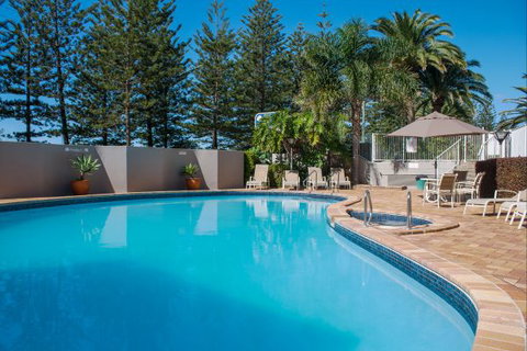 Cashelmara Burleigh Beachfront Apartments - Tourism Caloundra 0