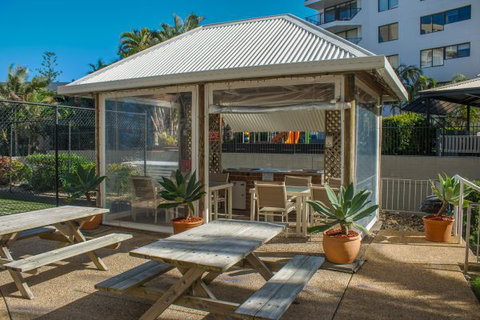 Cashelmara Burleigh Beachfront Apartments - Tourism Caloundra 3