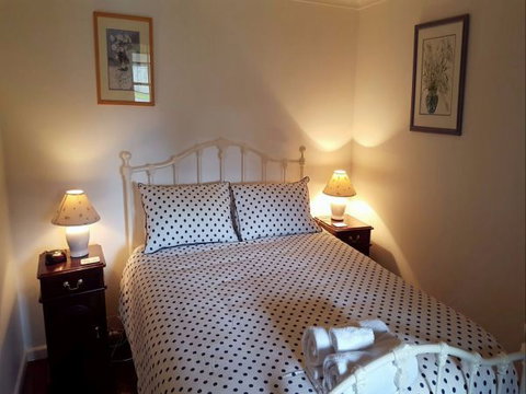 Cameron's Cottage - Tourism Caloundra 3