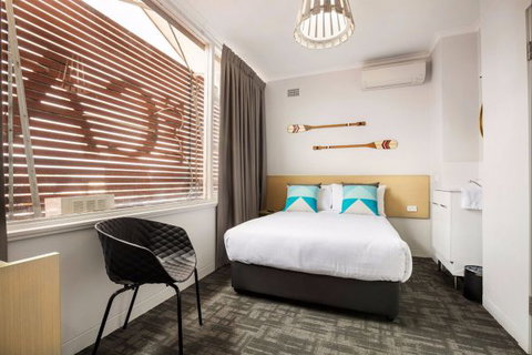 Caringbah Hotel - Tourism Caloundra 2