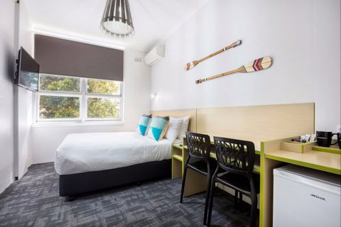 Caringbah Hotel - Tourism Caloundra 5