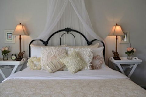 Garden Cottage B And B - Tourism Caloundra 0