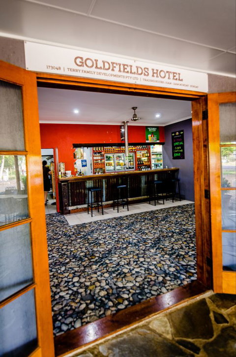 Goldfields Hotel And Finnigan's Rest - Tourism Caloundra 3