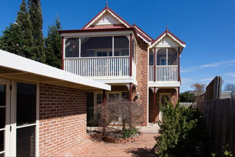 Hamer House - Tourism Caloundra 0