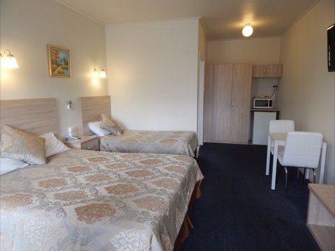 Jacksons Motor Inn - Tourism Caloundra 0