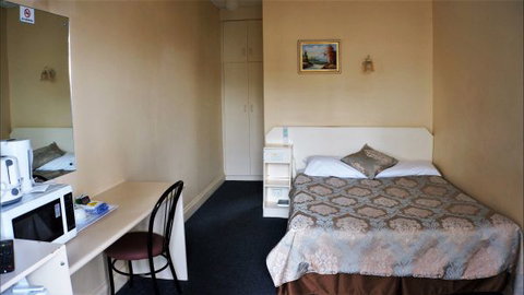Jacksons Motor Inn - Tourism Caloundra 2