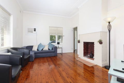 Le Bois Cottage - Tourism Caloundra 1