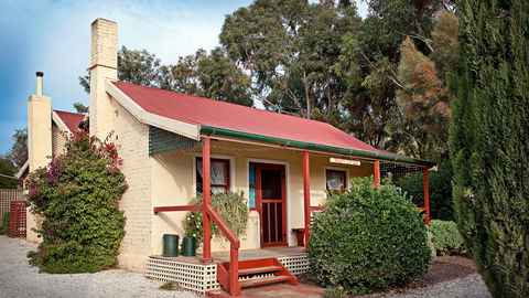 Trinity Cottage - Tourism Caloundra 0