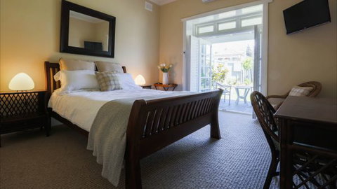 Merewether Beach House B And B - Tourism Caloundra 1