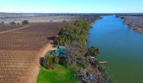 Mundic Waterfront Cottages - Tourism Caloundra 0