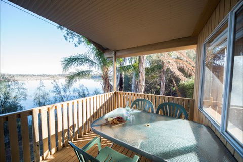 Mundic Waterfront Cottages - Tourism Caloundra 5