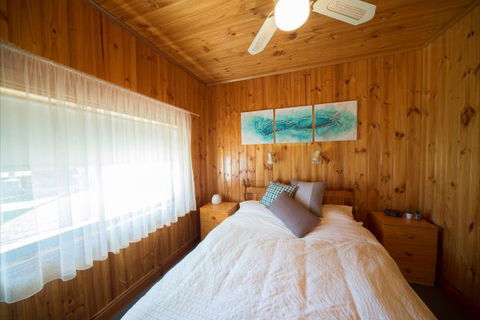 Mundic Waterfront Cottages - Tourism Caloundra 7